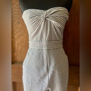 VERONICA BEARD
Serild Seersucker Strapless Jumpsuit.